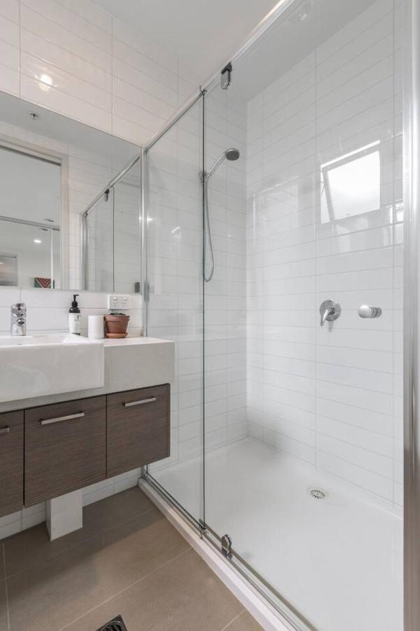 Spacious With Balcony In Eclectic Brunswick * Melbourne